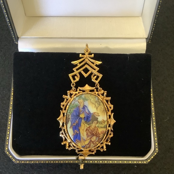 Vintage ART signed Asian temple style hand painted pendant necklace. - Picture 4 of 7